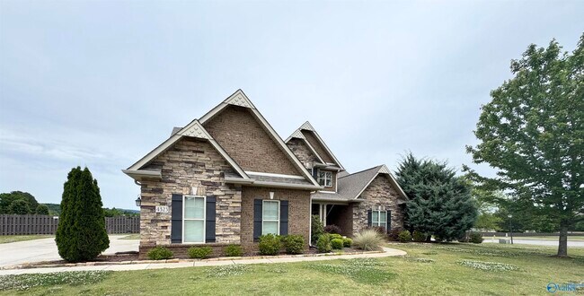 Foto del edificio - 4323 Flint Dr SE