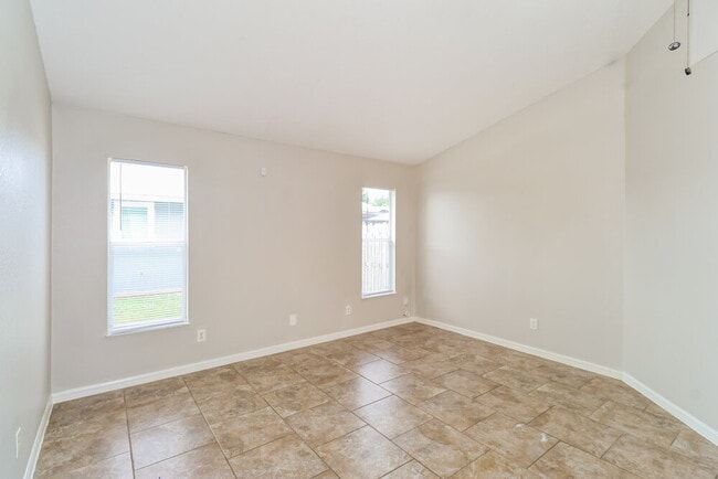 Foto del edificio - 1336 25th Ave SW