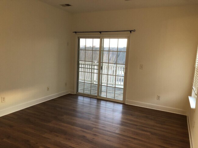 Foto del edificio - 8221 Lenox Creekside Dr