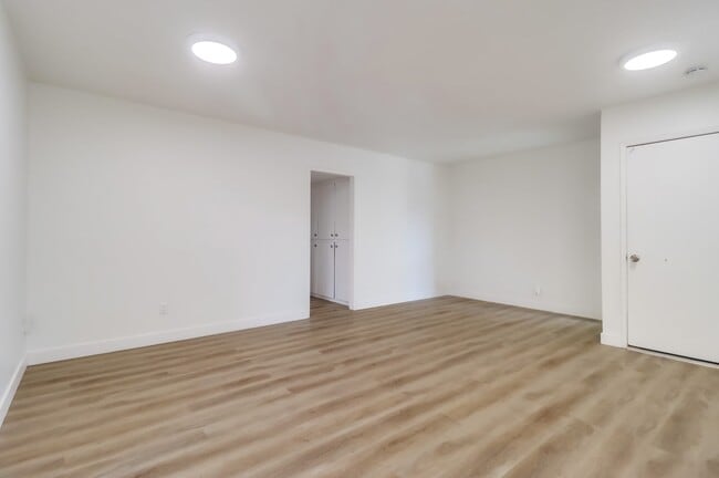 Building Photo - Hurlbut