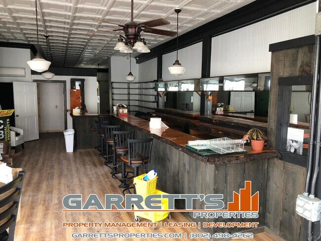 Building Photo - 462 Railroad St