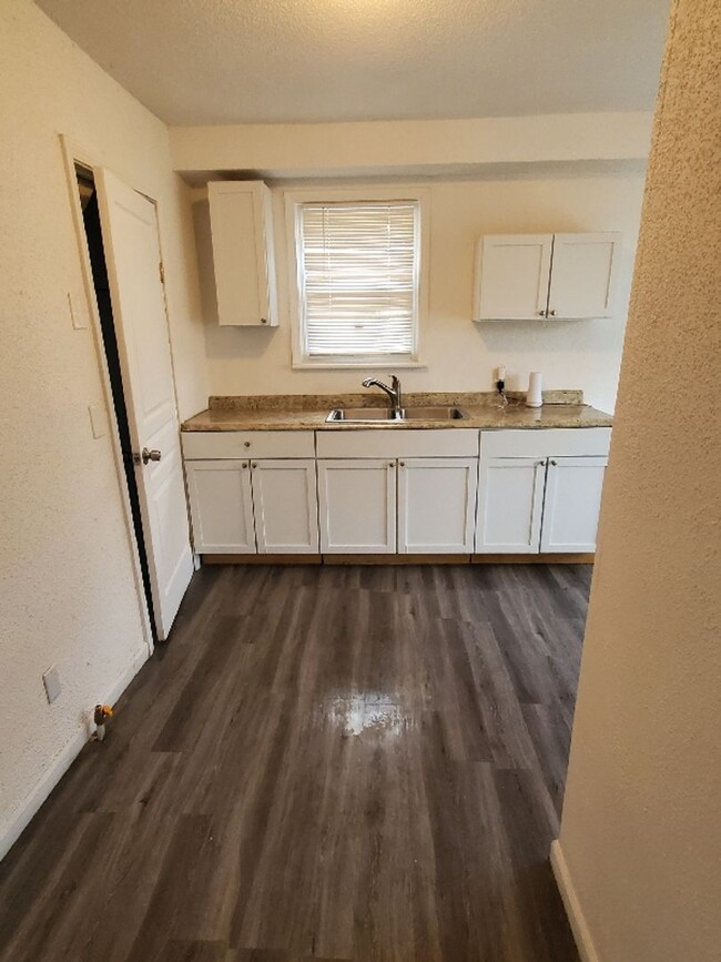 Building Photo - Coming soon - 3bed/1bath - $1000/mo