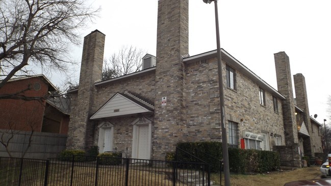 Foto del edificio - Crossroad Townhomes