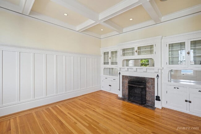 Building Photo - 342 4th Ave