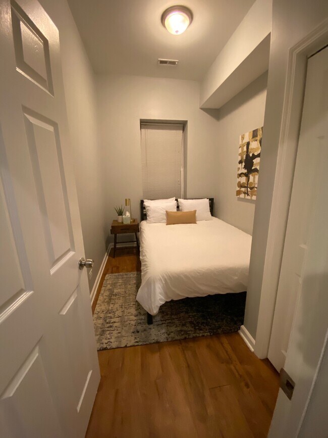 Foto del edificio - 1102 W 18th St
