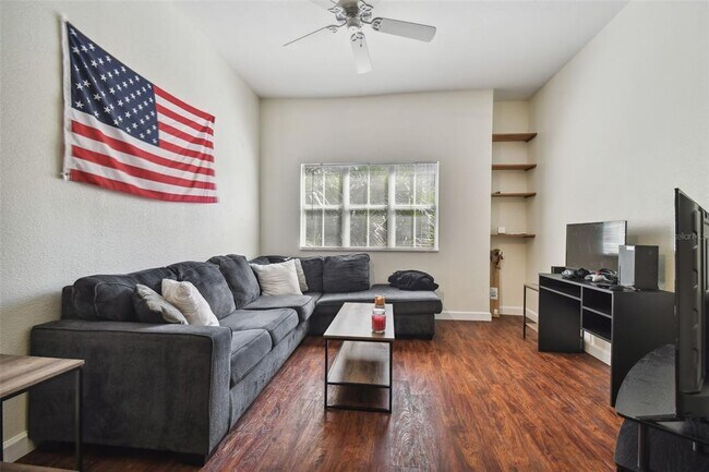 Foto del edificio - 2411 W Horatio St