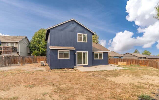 Foto del edificio - Charming 3-Bed, 2-Bath Home with Spacious ...