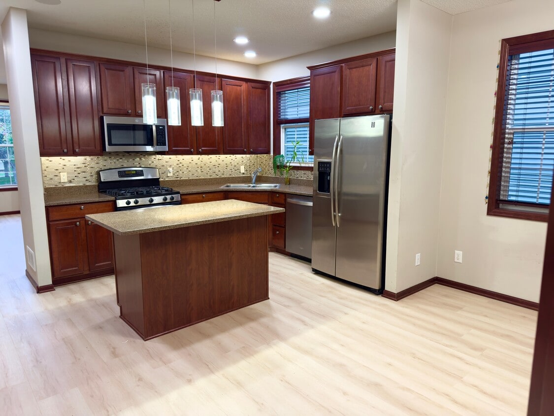 Kitchen - 10006 Pincherry Ln