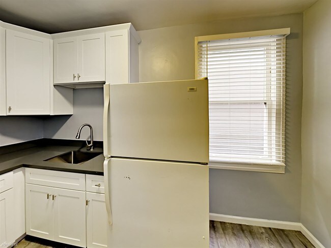 Foto del edificio - Studio, 1 bath Apartment - 530 Grove St Apt 5
