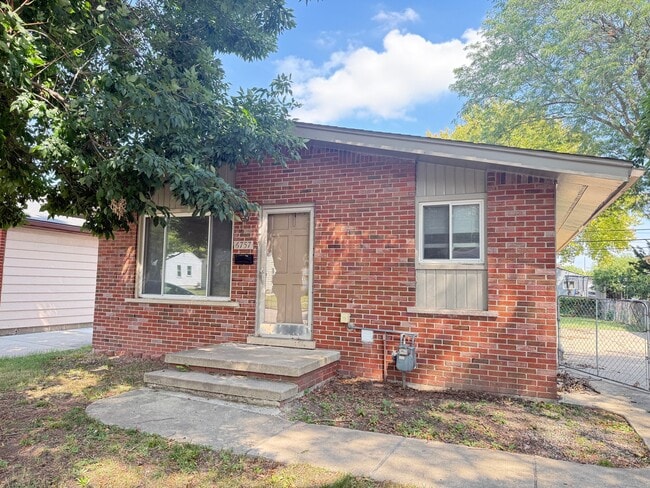 Building Photo - 6757 Syracuse St