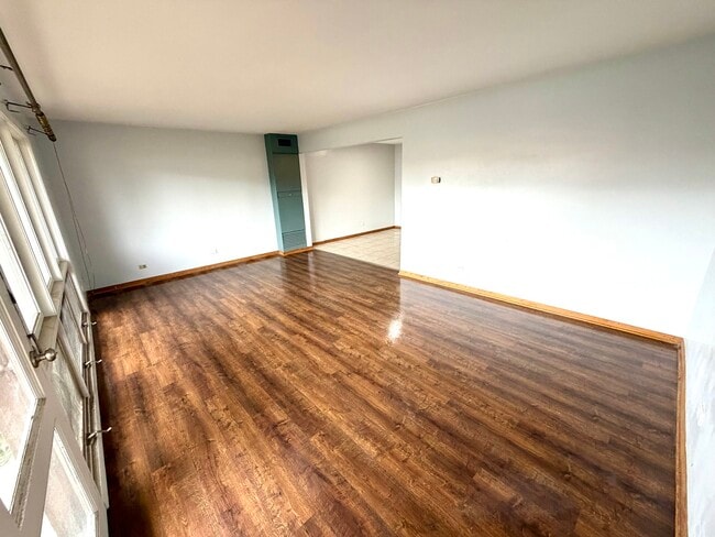 Building Photo - 3158 W 93rd St