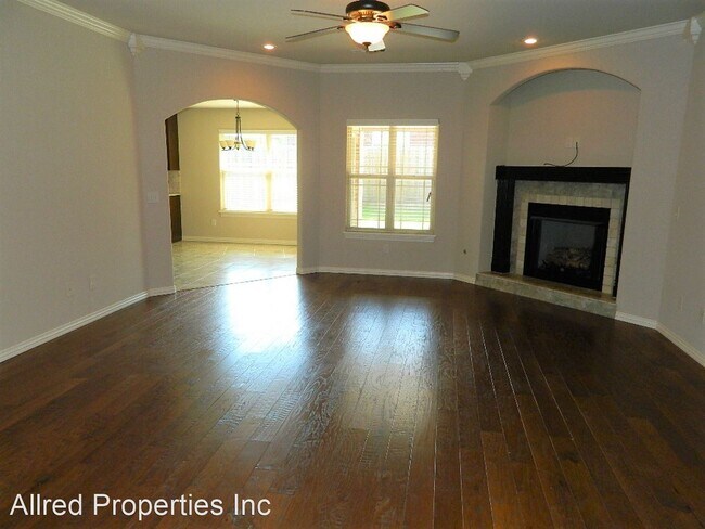 Foto del edificio - 3 br, 2 bath House - 6110 S. 38th St.