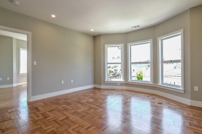 Building Photo - 901 Jarboe Ave.