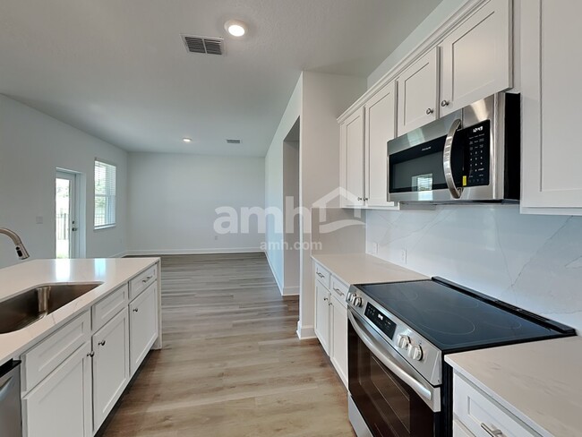 Building Photo - 3007 19th Ave W