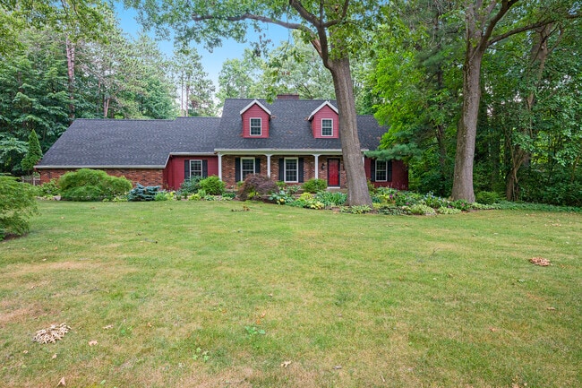 Building Photo - 3310 Lake Dr
