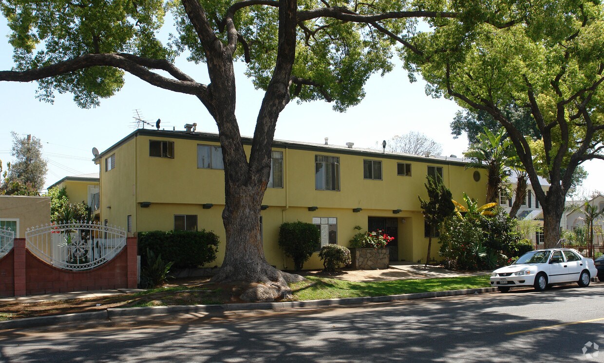 Building Photo - Orange Gardens