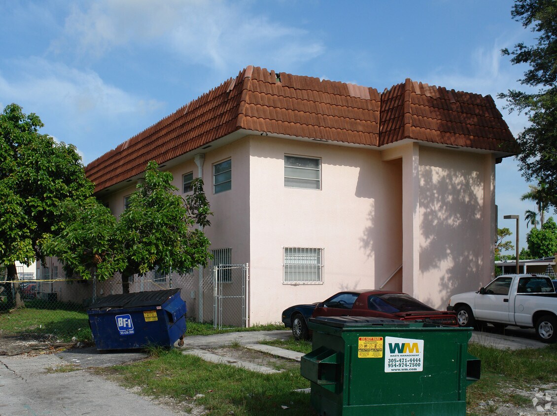 Building Photo - 2970 SW 38th Ct