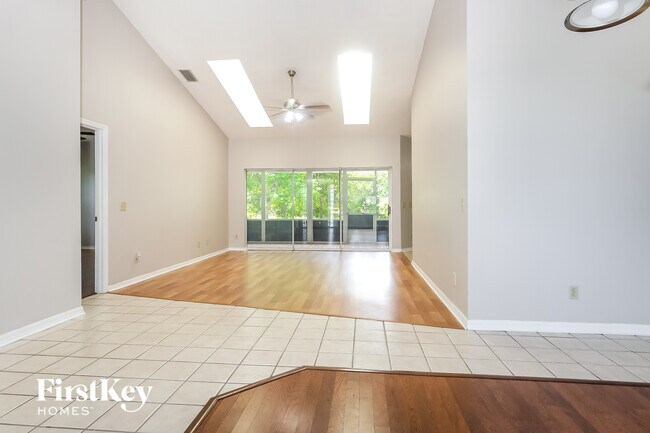 Foto del edificio - 2050 SE Elmhurst Rd