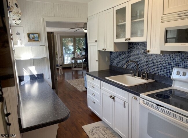 Building Photo - 19 Windemere Ave