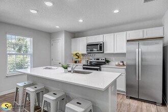 Building Photo - 3821 SW 43rd Ct