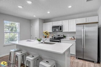 Building Photo - 3821 SW 43rd Ct