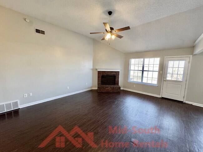 Foto del edificio - 6416 Valley Oak Dr