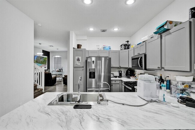 Foto del edificio - 1325 NW 208th Terrace