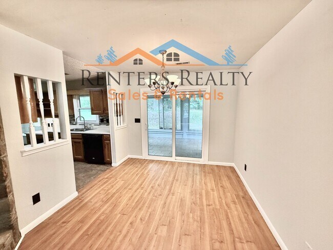 Building Photo - 3 Bedroom House With Fenced Yard