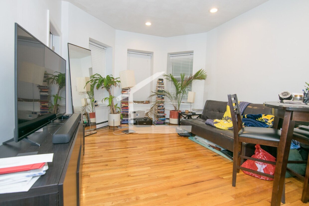 Primary Photo - 53 Westland Ave