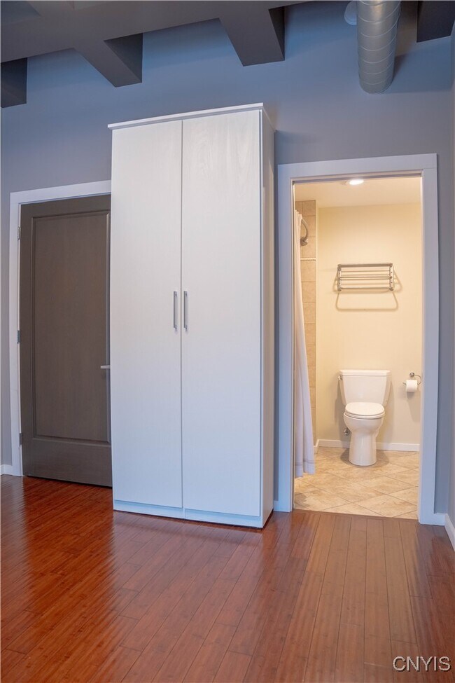 Foto del edificio - 211 W Jefferson St