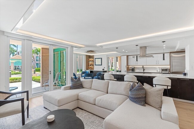 Building Photo - 120 SE 5th Ave