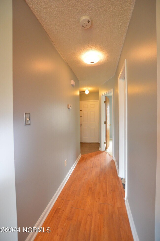 Foto del edificio - 2104 Rolling Ridge Dr