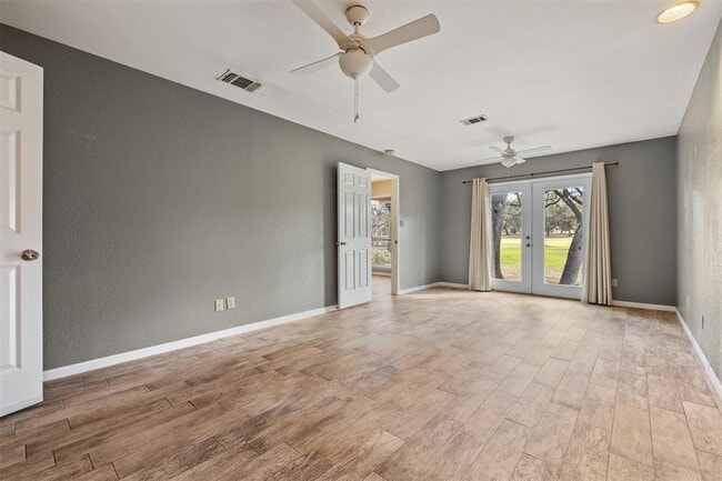 Building Photo - 25 Woodcreek Dr