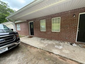 Building Photo - 307 Reeceburg Rd SE