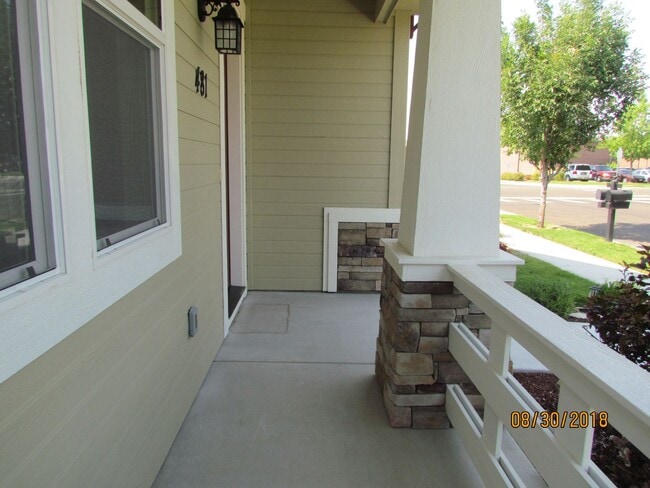 Building Photo - Beautiful 3 bed 2 bath in the popular Paramount community