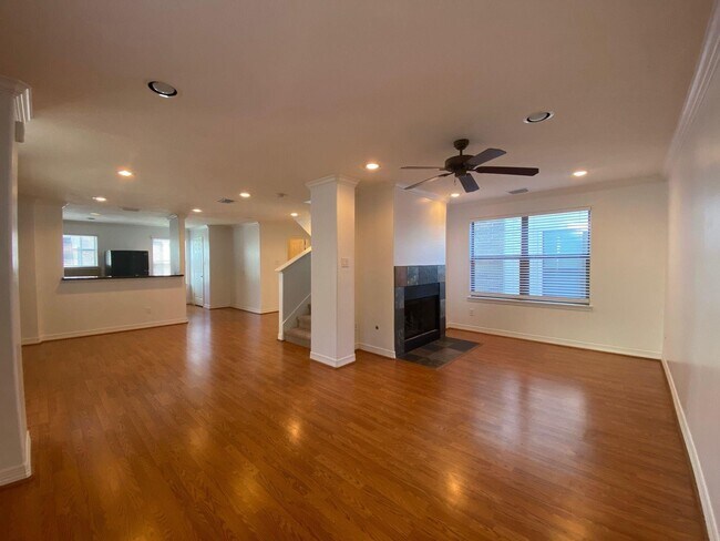 Building Photo - 3710 Sherwood Ln
