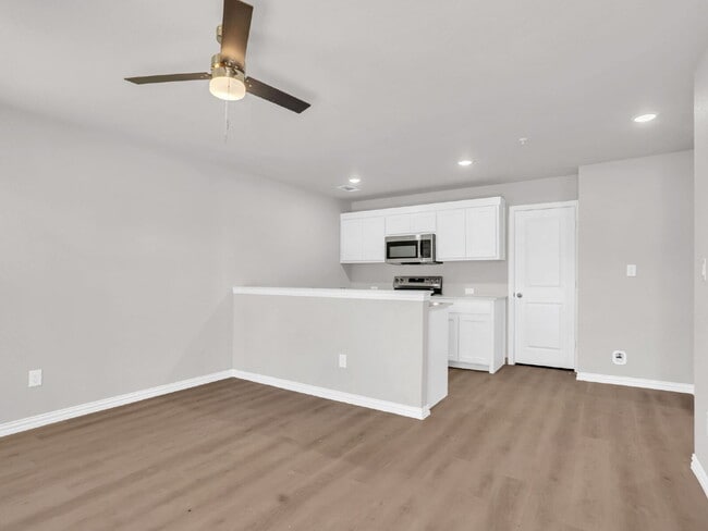 Foto del edificio - Brand New Fourplex