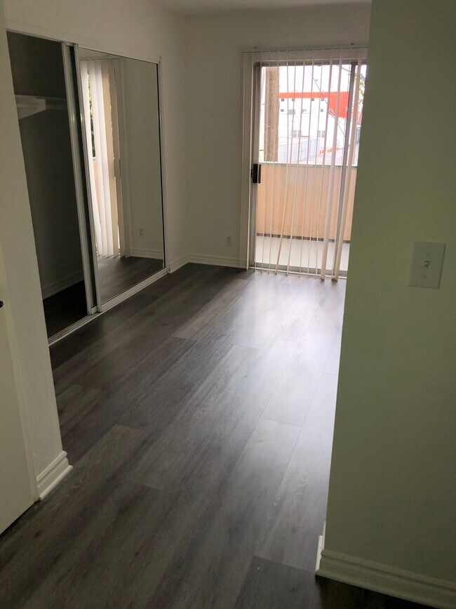 Foto del edificio - 1200 Mansfield N Ave