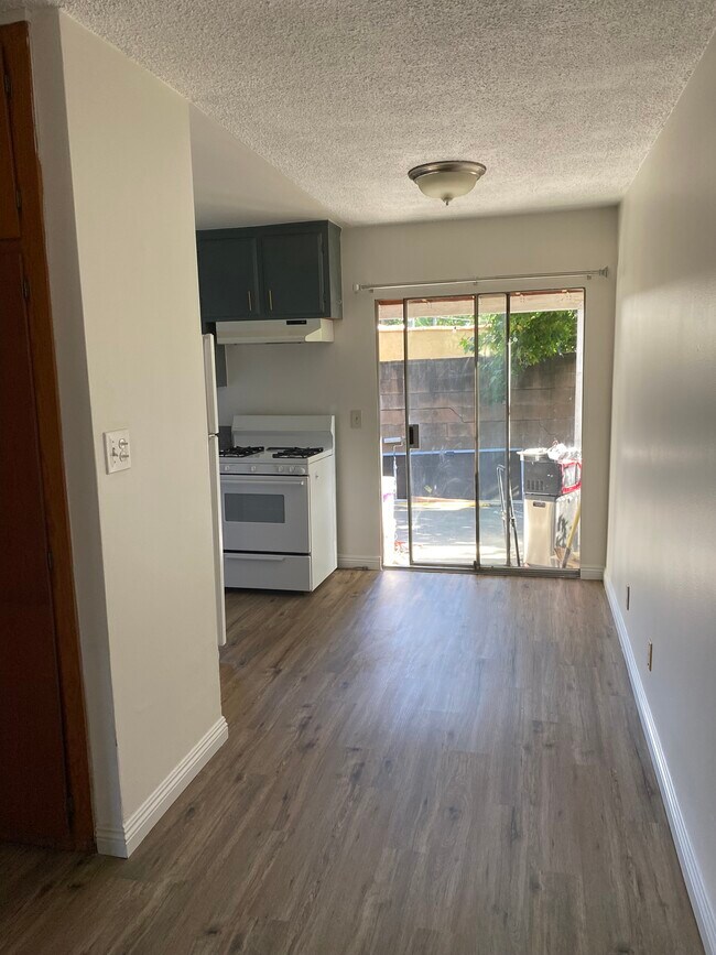Building Photo - 2138 Yosemite Dr