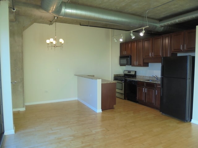 Building Photo - 1550 S Blue Island Ave