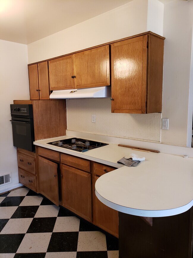 Refrigerador, horno, lavavajillas y cocina de gas nuevos. - 1112 Dunoon Rd