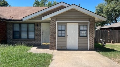 Building Photo - 14264 S Hickory St