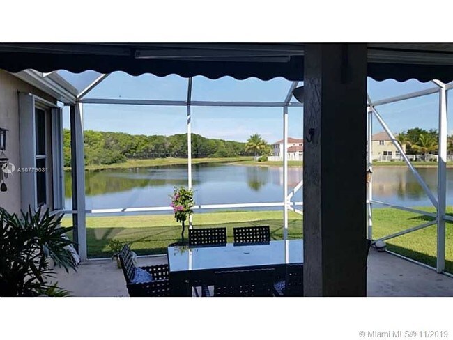 Foto del edificio - 912 Savannah Falls Dr