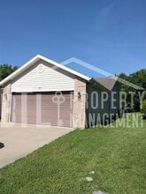 Building Photo - 252 Forest Ln