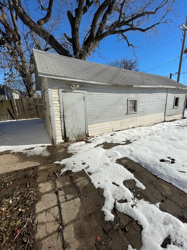 Building Photo - Affordable 3 Bedroom 1.5 Bath in Hutchinson