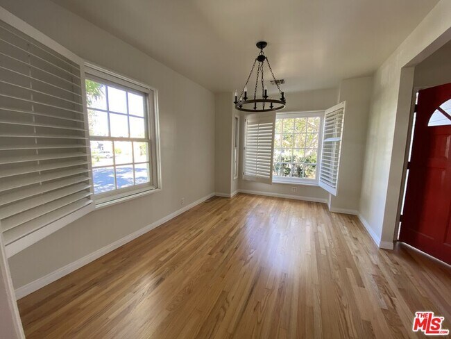 Foto del edificio - 575 N Swarthmore Ave