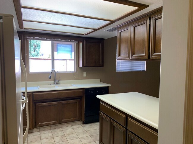 Building Photo - Unfurnished, 1-year long-term rental