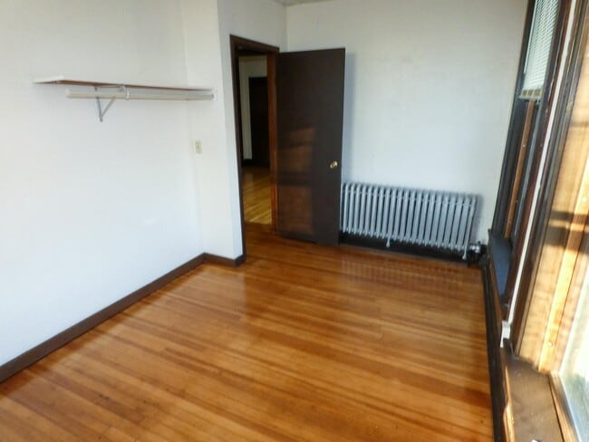 Building Photo - 15 E Main St