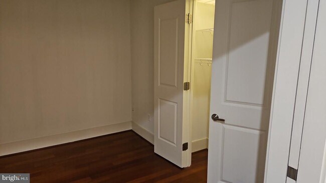 Foto del edificio - 4301 Military Rd NW