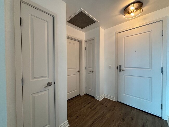 Building Photo - Gorgeous Studio W/ W/D, A/C, Balcony, Rooftop Deck, Gym, Jacuzzi with City views!!